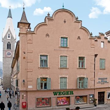 weger-buchhandlung-mit-turm-2